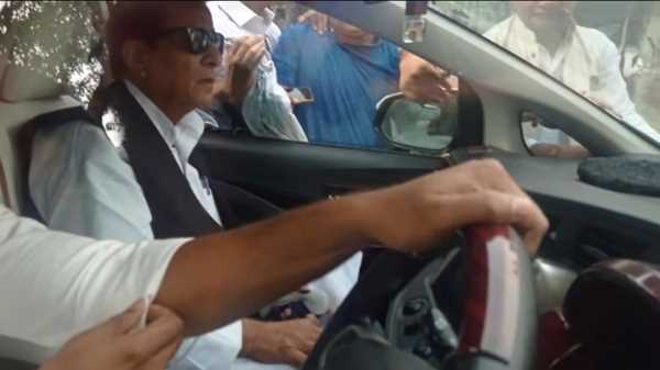 27 महीने बाद जेल से रिहा हुए सपा नेता आजम खान, शिवपाल ने दी बधाई 27 महीने बाद जेल से रिहा हुए सपा नेता आजम खान, शिवपाल ने दी बधाई